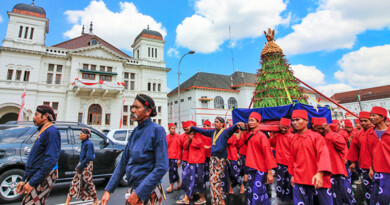Bożonarodzeniowe życzenia w języku indonezyjskim Bożonarodzeniowe życzenia w języku indonezyjskim